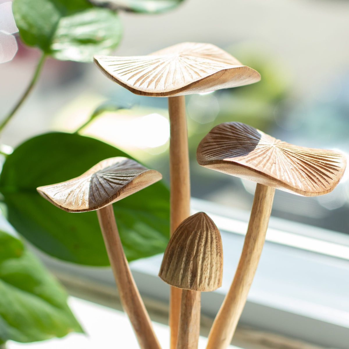 Handgefertigte Parasiten Holz Kunst Schnitzerei - 4er Set große Pilze